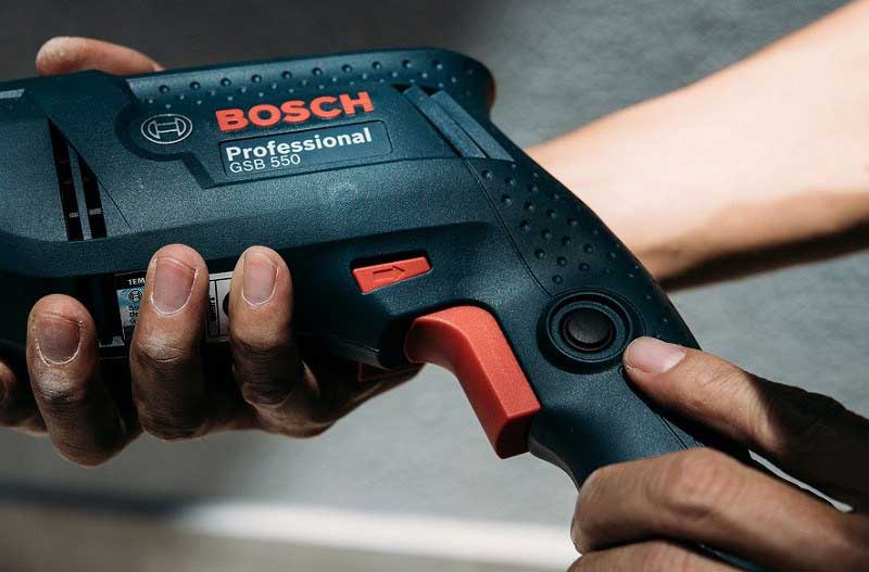 Kiểm tra máy khoan và các phụ kiện đi kèm