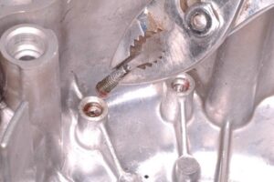 mẹo vặn ốc vít bị toét đầu