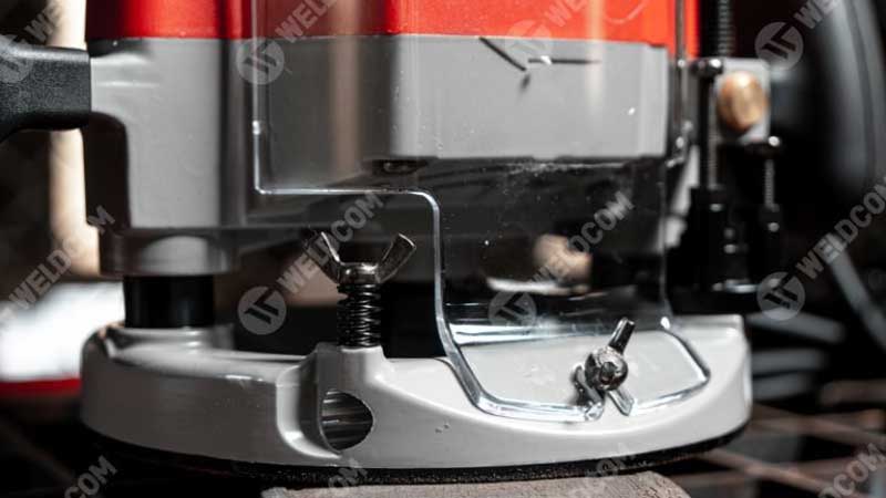 Kinh nghiệm chọn mua máy soi/máy phay: Điều chỉnh độ sâu và tốc độ