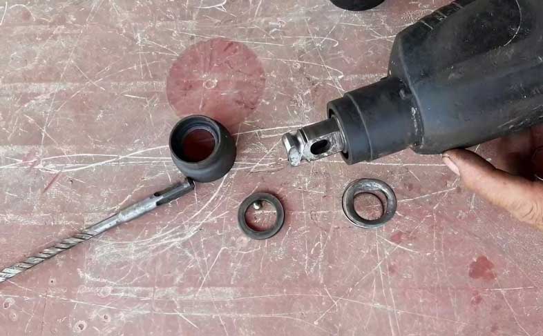 Cách sửa chữa máy đục bê tông có đầu đục tuột ra khi làm việc