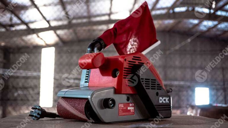 Máy chà nhám băng 1200W DCK KST610