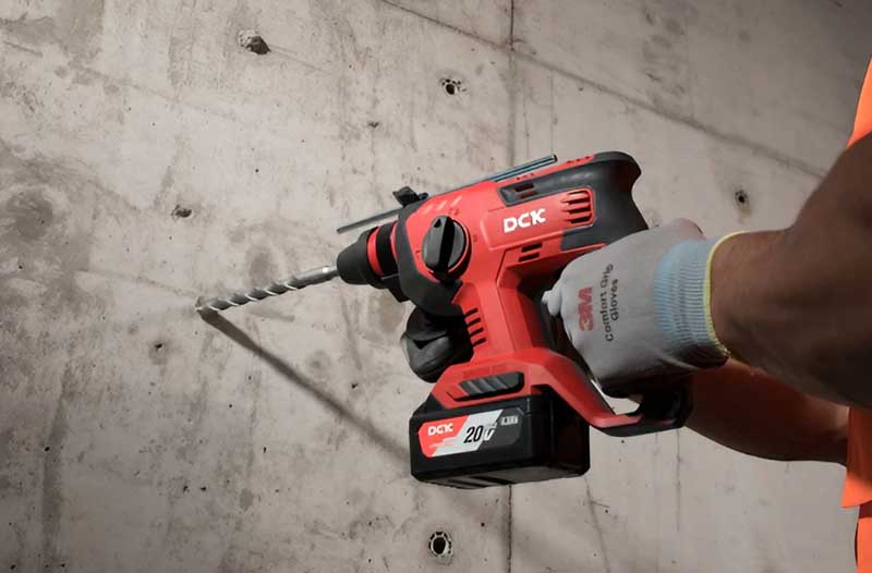 Cách chọn máy khoan để khoan lỗ lớn trên tường và sàn