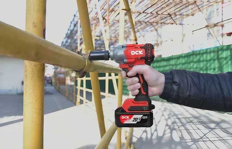 Máy khoan gia đình công suất thấp có phù hợp không?