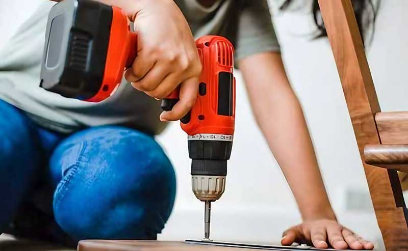 Nên chọn đầu lục giác hay đầu cặp cho máy vặn vít
