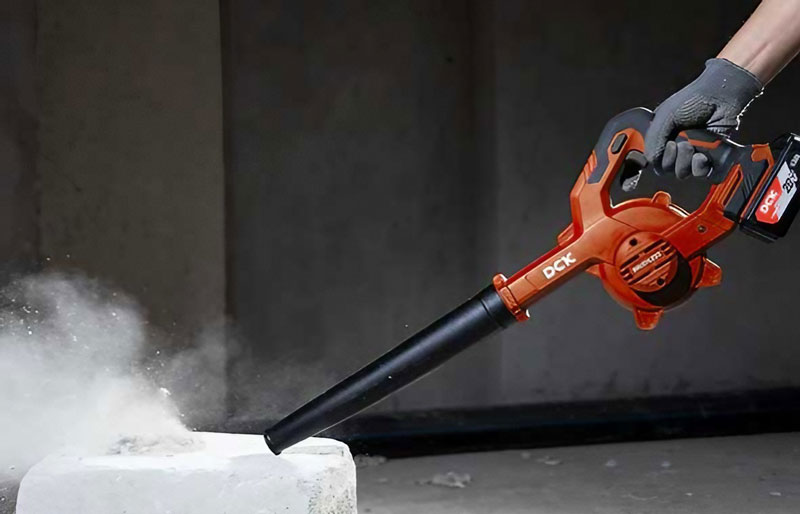 Pin Li-ion trên máy thổi bụi