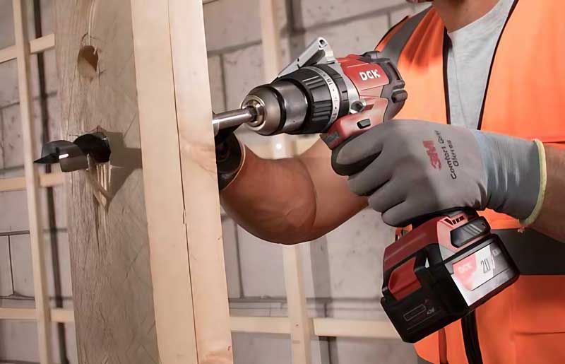 Loại pin có ý nghĩa gì trên máy khoan vặn vít?
